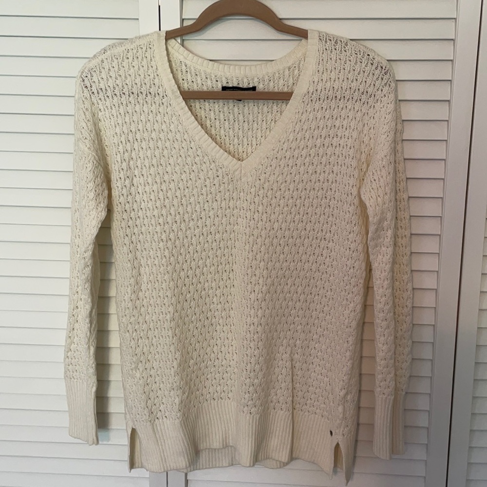 American Eagle Outfitters V-Neck Sweater Cream XS